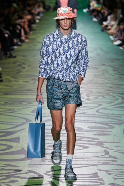 Look 18